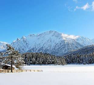 Blick vom Lautersee auf den Karwendel