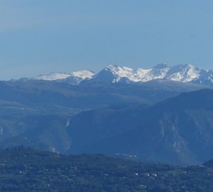 Blick vom Strand zum Monte Baldo