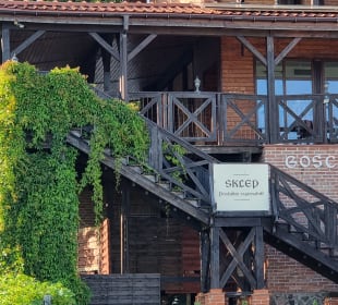 Hinterseite mit Eingang zum Laden-Regionale Produk