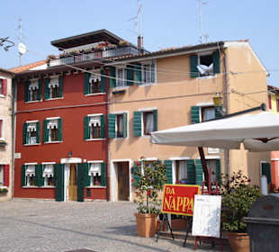 Im Vordergrund Restaurant De Nappa