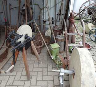 Der Außenbereich des Museums