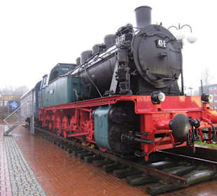 Eine Lok vorm Starlight Express
