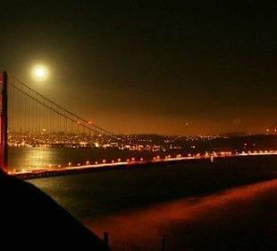 Golden Gate Bridge im Vollmond