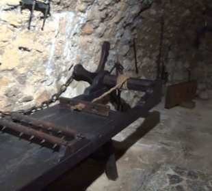 Keller - Gefängnis + Folterkammer