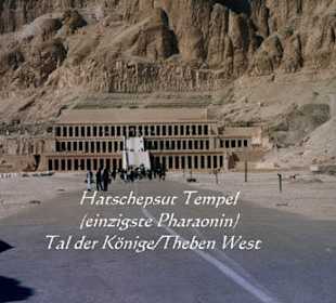 Tempelanlage in den Bergen von Theben