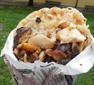 Gyros aus dem Straßenverkauf vom Rest. Sparta