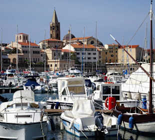 Spaziergang durch den Hafen von Alghero