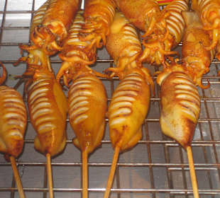 Markt Fisherman`s Village "gegrillterTintenfisch"