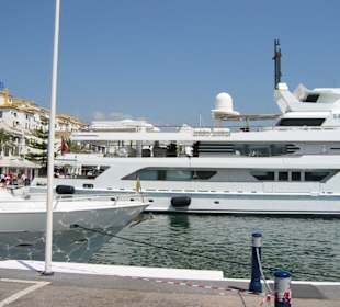 Bescheidene Yacht
