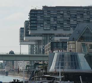 Blick zu den Kranhäusern