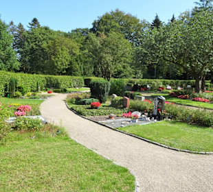 Rundgang über den Friedhof Friedenshügel