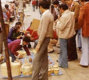 Kinder als Strassenverkäufer