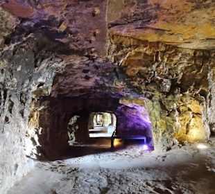 Rundgang durch die Felsgänge der Kasematten