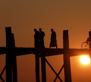 U-Bein Brücke im Sonnenuntergang
