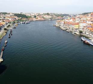 Blick von der Brücke auf den Douro