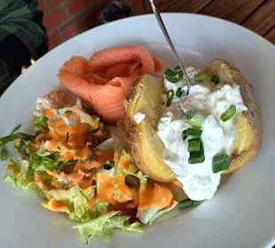 Geräucherter Lacks mit Ofenkartoffel