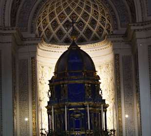 Im Inneren der Kathedrale