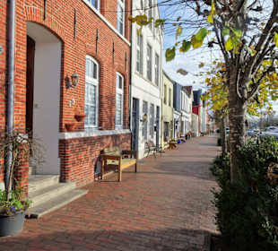 Auf der Hafenpromenade von Weener