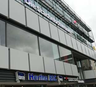 Blick vom Breitscheidplatz zum Europa-Center