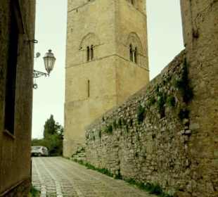 Campanile der Kirche