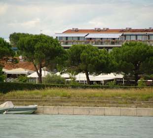 Yachthafenbereich Bibi mit Hotel