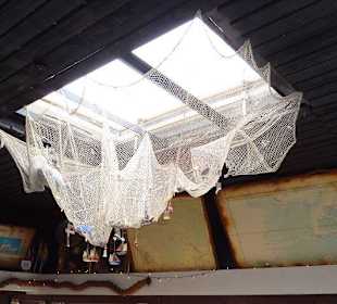 Fischernetz an der Decke