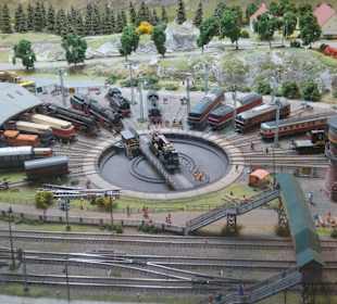 Lokschuppen und Drehscheibe