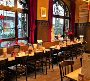 Blick in die Gasträume von Peters Brauhaus