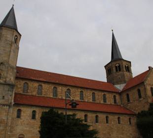 Doppeltürme mit Vierungsturm 