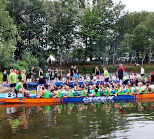 Startvorbereitungen Drachenbootrennen