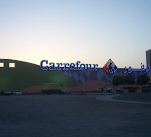 Blick auf Supermarkt in der Mall - Carrefour