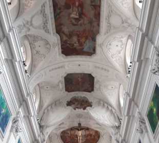 Kollegiatstift Neumünster