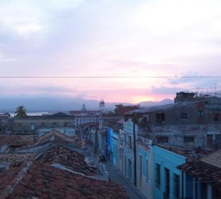 Sonnenuntergang über Santiago und der Sierra