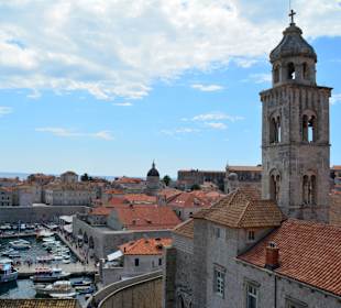 Nicolaii-Kirche und Hafen