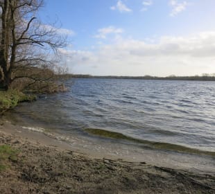 Herrlich der See gegenüber vom Hotel