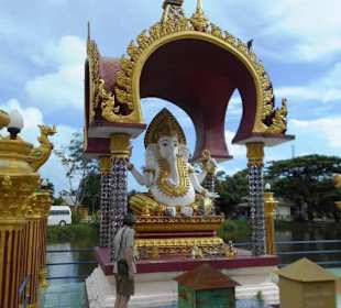 Wat Plai Laem