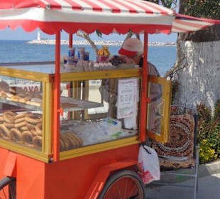 Gebäckverkauf auf der Promenade