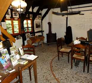 Rundgang durch das Torfschiffwerft-Museum