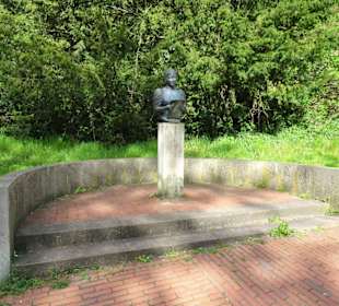 Eindrücke vom Denkmal für Magdalene Pauli