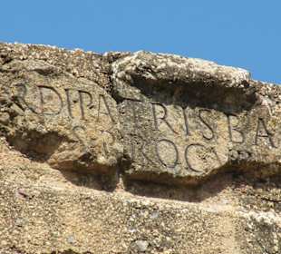 Dettaglio della scritta romana