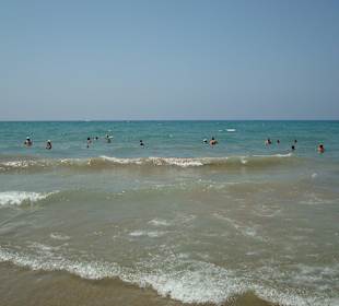 Schöner flacher Strand