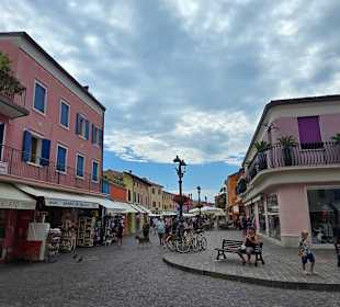 Das Rosa Haus immer mit Palmen