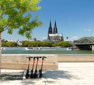 Uferpromenade Rheinboulevard Köln Deutz