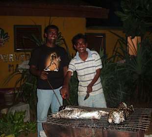 Kalu und Chami am Grill