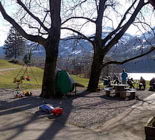 Es hat auch einen schönen Spielplatz