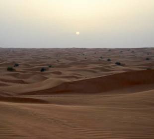 Sonnenuntergang einsam in der Wüste