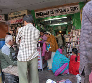 Strassenverkäufer und Geschäfte in Jaipur