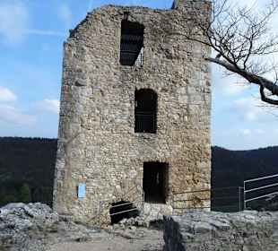 Der erhaltene Turm der Burgruine