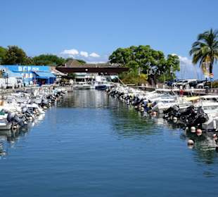Blick über den Hafen von Saint Gilles