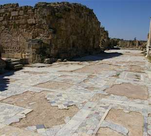 sehr guterhaltener Marmor-Mosaik Weg